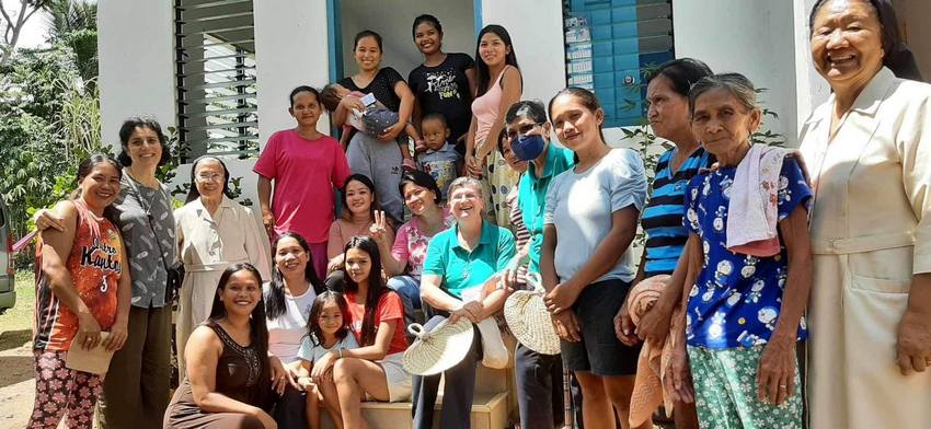 The VISIT of Mother General, Graciela Francovig, and General Counselor Maria Teresa Pinto to El Salvador, Misamis Oriental, Mindanao