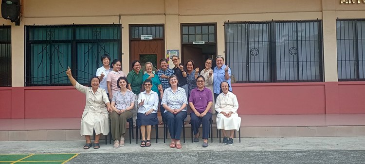 Canonical visit of Mother General Graciela Francovig and General Conselor Teresa Pinto to the Cebu – Mindanao Community