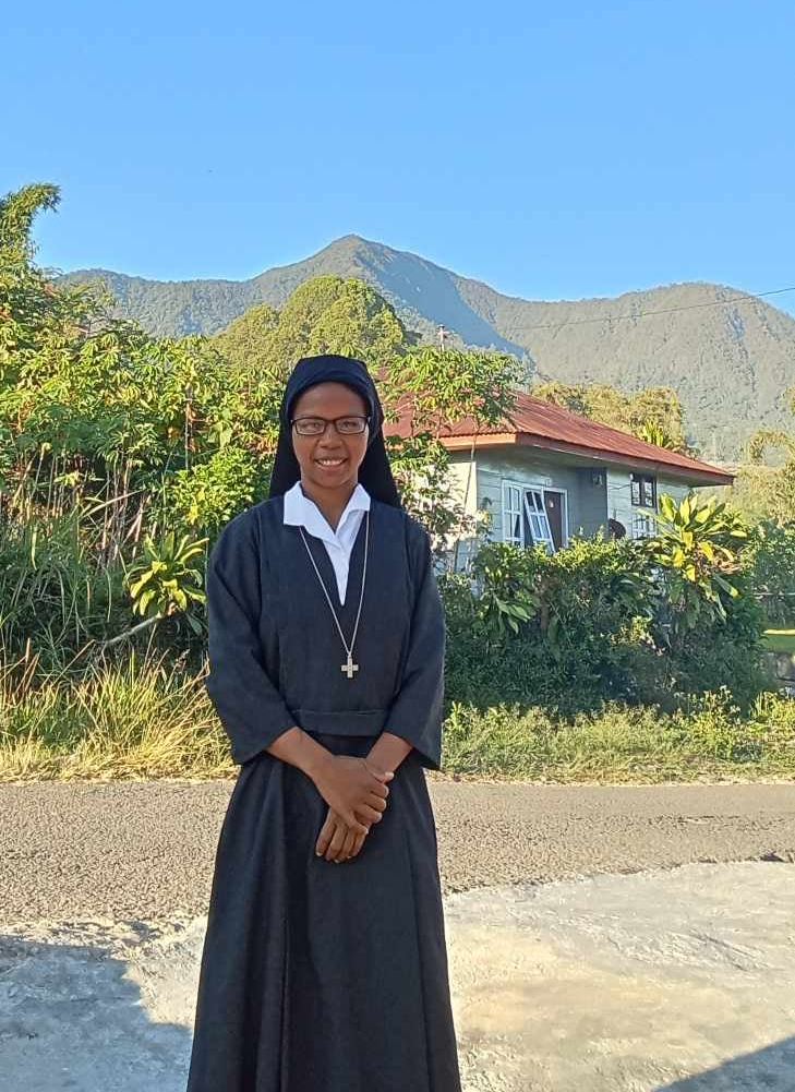 Sharing of Life from our First Junior Hija de Jesus sister from Indonesia – SR. EMERENSIANA DAMUR, FI